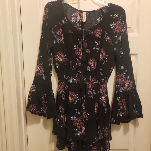 Long sleeve boho mini dress with bell sleeves - Picture 2 of 4